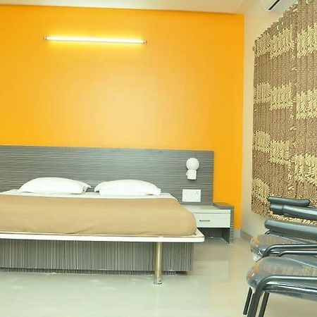 Sandesh Resort Wai Exteriör bild