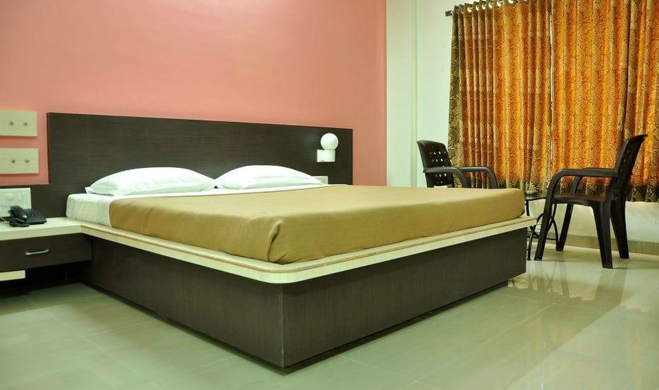 Sandesh Resort Wai Exteriör bild